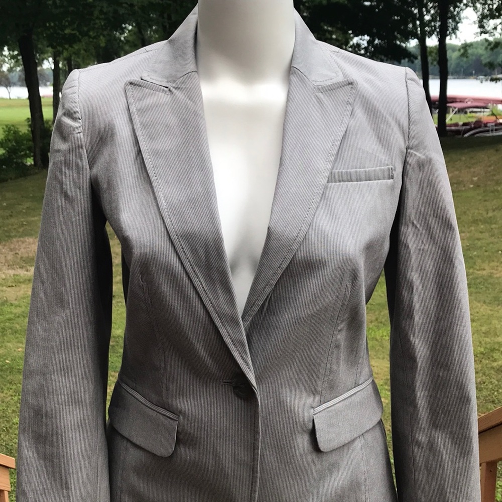 NWOT Banana Republic suit. jacket-4, skirt-6 - Picture 3 of 7